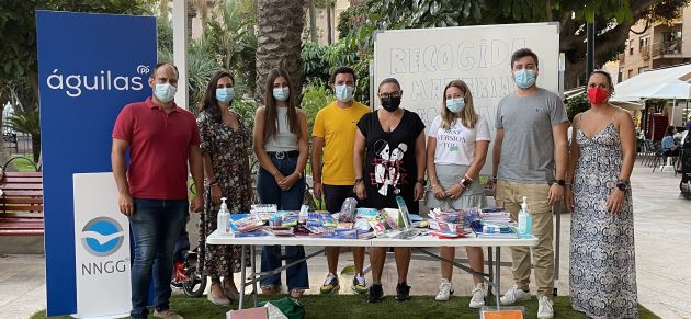 Nuevas Generaciones Ãguilas recoge gran cantidad de material escolar para colaborar con la labor de Cruz Roja