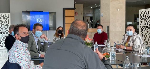 OrtuÃ±o se reÃºne con empresarios del sector turÃ­stico de Ãguilas para consensuar acciones comunes para la reactivaciÃ³n