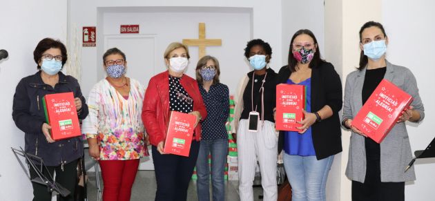 El Partido Popular visita la Iglesia Bautista y hace entrega de cajas de Navidad para la campaÃ±a â€œOperaciÃ³n NiÃ±o de la Navid