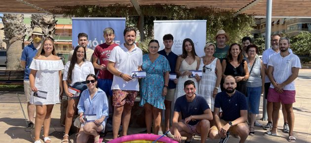 La campaña `Mójate por la Región de Murcia´ de Nuevas Generaciones llega con éxito a Águilas