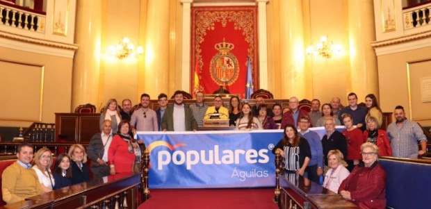 El aguileÃ±o Juan MarÃ­a VÃ¡zquez acompaÃ±a al PP de Ãguilas en una visita al Congreso y al Senado