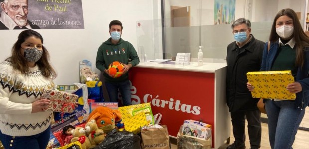 Nuevas Generaciones Ãguilas entrega a CÃ¡ritas mÃ¡s de 350 juguetes recogidos solidariamente por Navidad