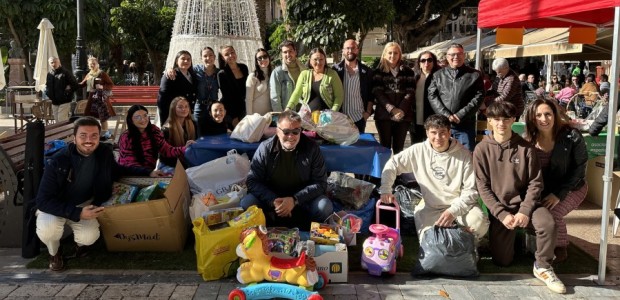 NNGG Águilas recoge centenares de juguetes y ropa de abrigo que entregará a Cáritas
