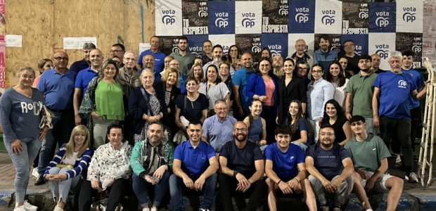 El PP inicia la campaña para la Elecciones Europeas del 9 de junio con la tradicional pegada de carteles