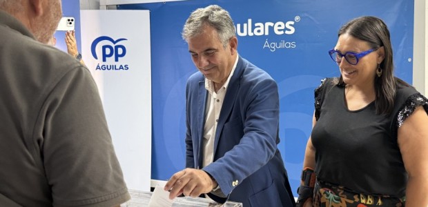 Los afiliados del Partido Popular de Águilas respaldan a Feijóo como presidente del partido en la Asamblea Local
