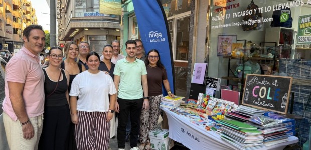 Águilas responde con total solidaridad en la campaña de recogida de material escolar de NNGG